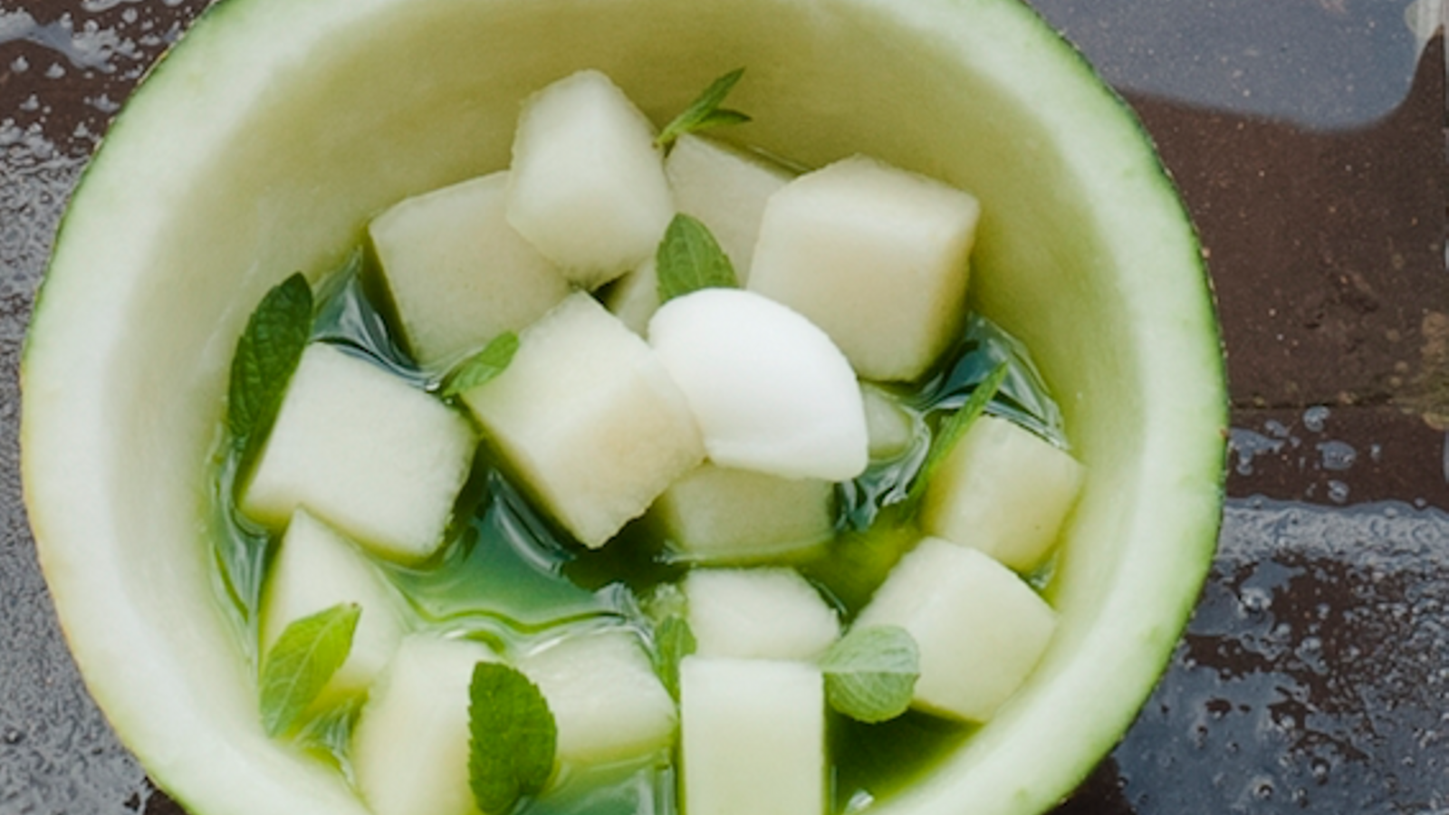 Melón con agua de melón y menta