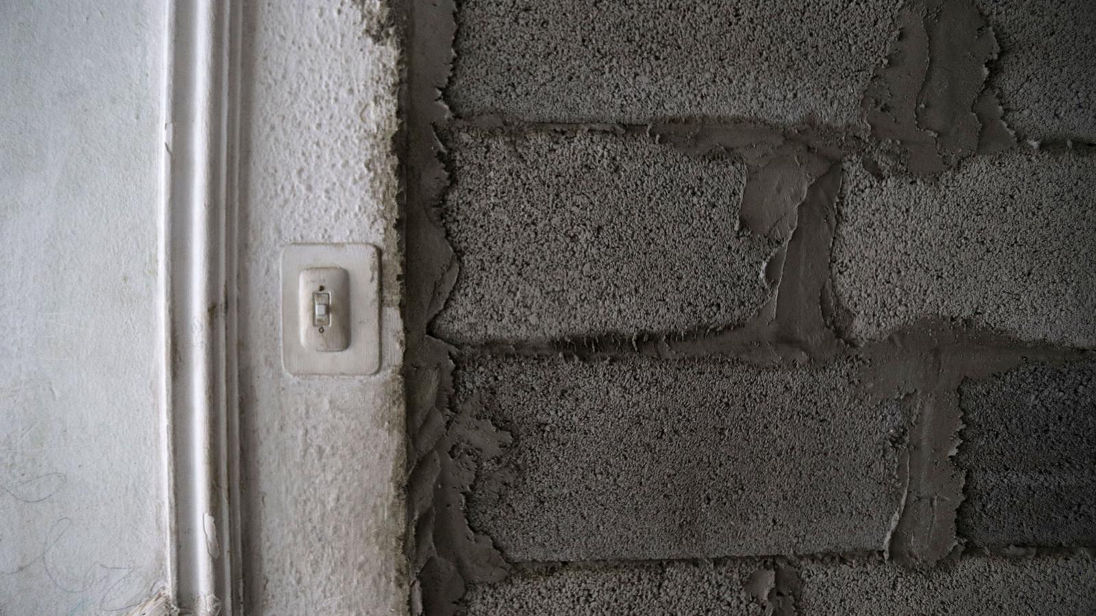 Porta tapiada d’un habitatge a Palma després de desnonar-ne els propietaris.